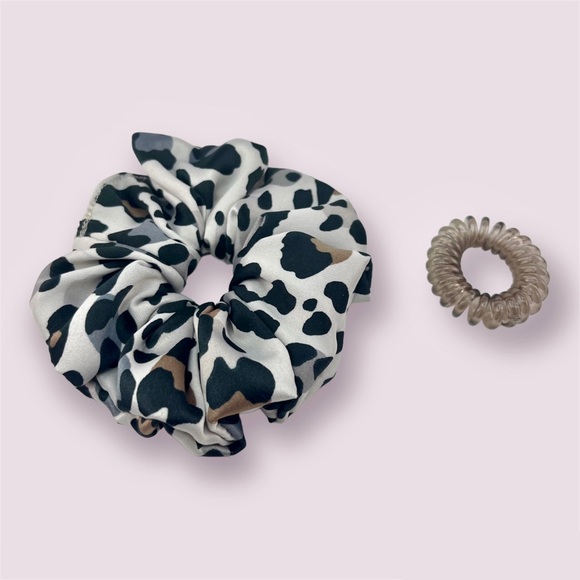 HANDMADE spiral satin hair scrunchie - snow leopard - Picture 3 of 4